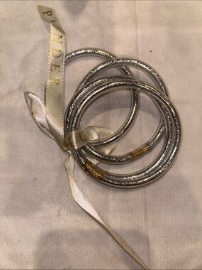 Plunder pave Silver Glitter Bangle Bracelet Set -new